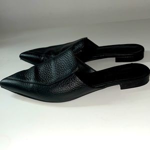 Everlane | Shoes | The Boss slip on Mules in pebbled black leather | size 7.5